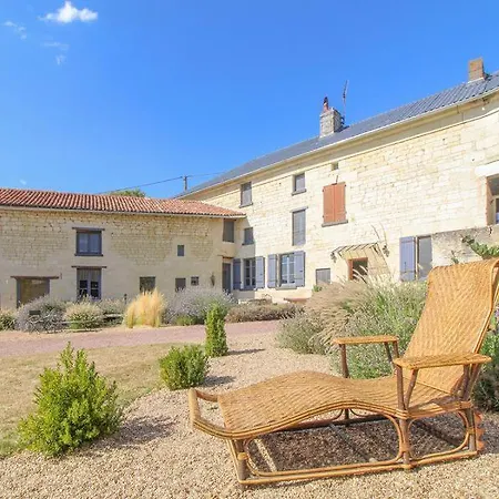 Maison De Lavande Bed and Breakfast 3*